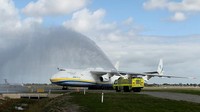 Sejumlah citra satelit dari Maxar Technologies, yang berkantor di Amerika Serikat (AS), menunjukkan kerusakan signifikan pada hanggar pesawat yang menjadi tempat pesawat kargo Antonov-225 itu disimpan. Getty Images/Paul Kane