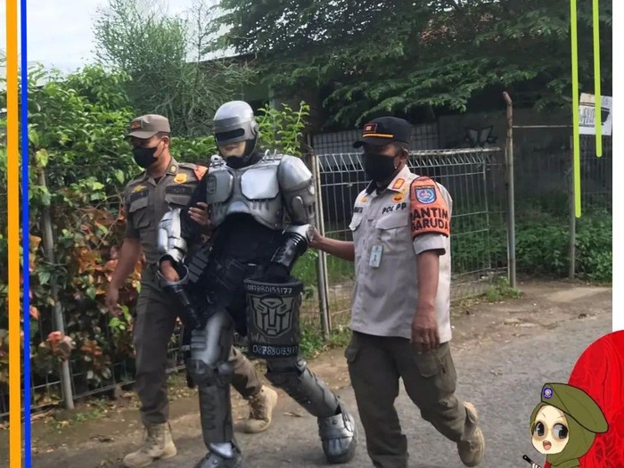 Pengamen RoboCop ditangkap Satpol PP Depok (dok. Instagram @satpolppkotadepok)