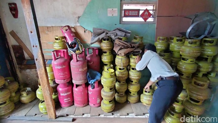 Penjual LPG di Bandung.