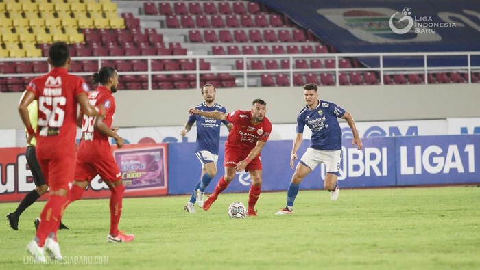 Pertemuan Persib vs Persija pada putaran pertama BRI Liga 1 2021.
