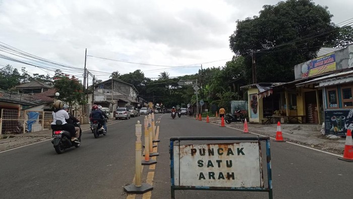 Polisi berlakukan one way di Puncak