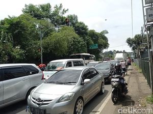 Ada One Way, Jalur Puncak Menuju Jakarta Ditutup