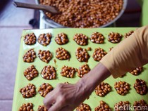 Renyah Manis! Ampyang Bu Satirah dari Klaten yang Dicari Saat Lebaran