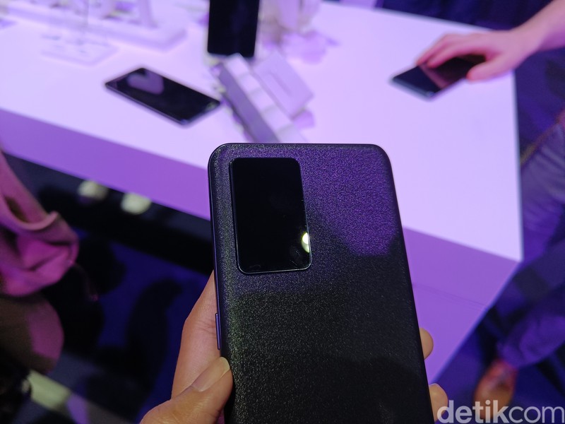 Realme fast charging 150W