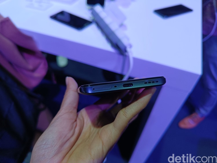 Realme fast charging 150W