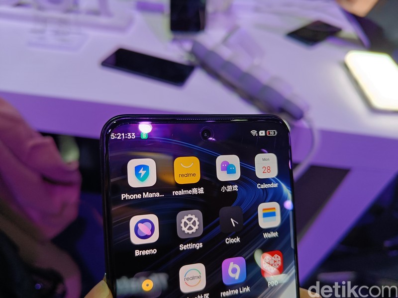 Realme fast charging 150W