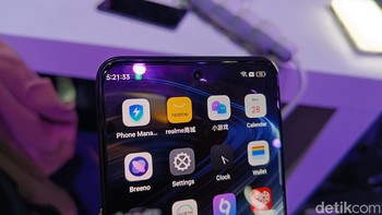 Untuk menghadirkan fitur fast charging mutakhir ini, Realme menggunakan UltraDart Charging Architecture (UDCA) yang mendukung pengisian cepat antara 100W hingga 200W. Foto: Virgina Maulita Putri/detikINET