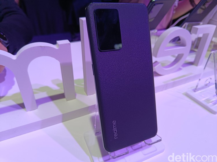 Realme fast charging 150W