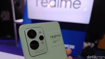Kamera ini dipadukan dengan kamera utama 50 MP dan lensa mikro 40x. Foto: Virgina Maulita Putri/detikINET