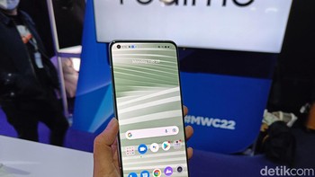 Realme GT 2 Pro juga dilengkapi dengan teknologi LTPO 2.0 yang memungkinkan refresh rate dinamis antara 1 dan 120Hz. Foto: Virgina Maulita Putri/detikINET