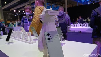 Ponsel ini memiliki kamera utama 50 MP yang dilengkapi dengan kamera ultra-wide dan kamera makro. Foto: Virgina Maulita Putri/detikINET