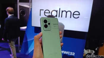 Sedangkan saudaranya, Realme GT 2 Pro, hadir dengan chipset Snapdragon 8 Gen 1 dan kamera ultra-wide 50 MP dengan sudut pandang 150 derajat. Foto: Virgina Maulita Putri/detikINET