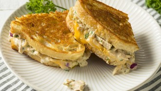 Resep Sandwich Tuna Melt Buat Sarapan yang Ngenyangin