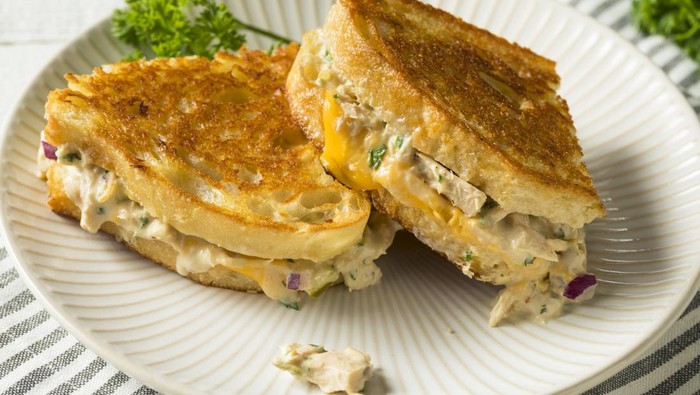 Resep Sandwich Tuna Melt Buat Sarapan yang Ngenyangin