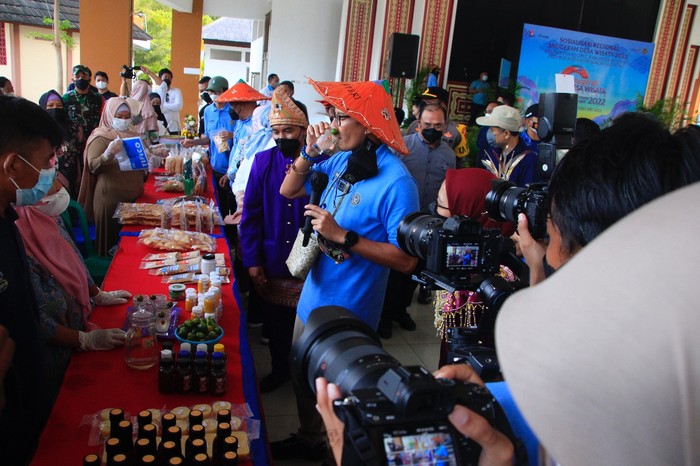 Sandiaga di Desa Keciput, Belitung