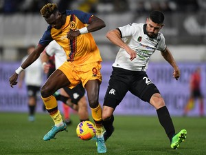 Spezia Vs Roma: Penalti Menit Terakhir, I Lupi Menang Dramatis!