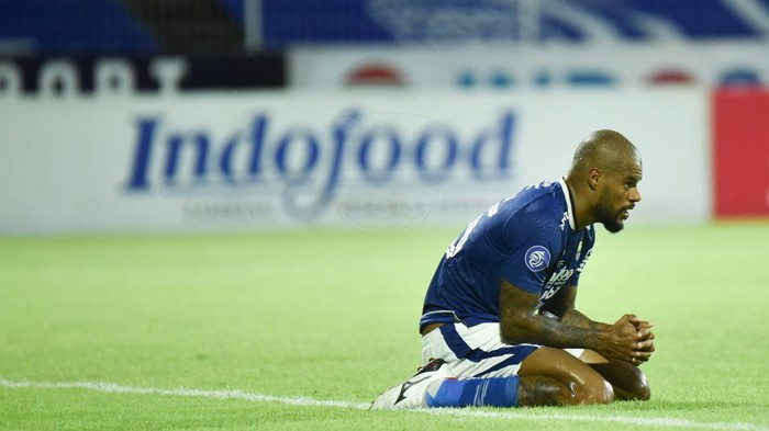 Striker Persib David da Silva.