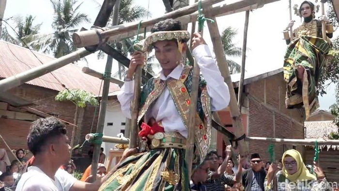 Tradisi Suku Mandar, Toyang Roeng.