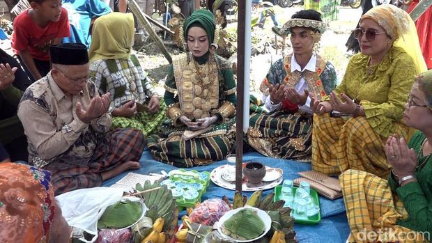Tradisi Suku Mandar, Toyang Roeng.