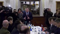 Sebelumnya dilaporkan bahwa delegasi Rusia dipimpin oleh penasihat kepresidenan Rusia, Vladimir Medinsky, dalam perundingan ini. Kepada wartawan, Medinsky menuturkan keinginan Rusia untuk mencapai kesepakatan damai dengan Ukraina.