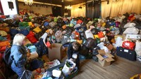 Bantuan dikumpulkan di White Eagle Club, London, sebelum didistribusikan.
