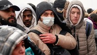 Kerusakan sistem komputer di sisi Ukraina disebut membuat para pengungsi harus menunggu lama untuk masuk ke Polandia.