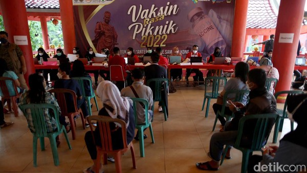 Vaksinasi Rasa Wisata di Klenteng Sam Poo Kong