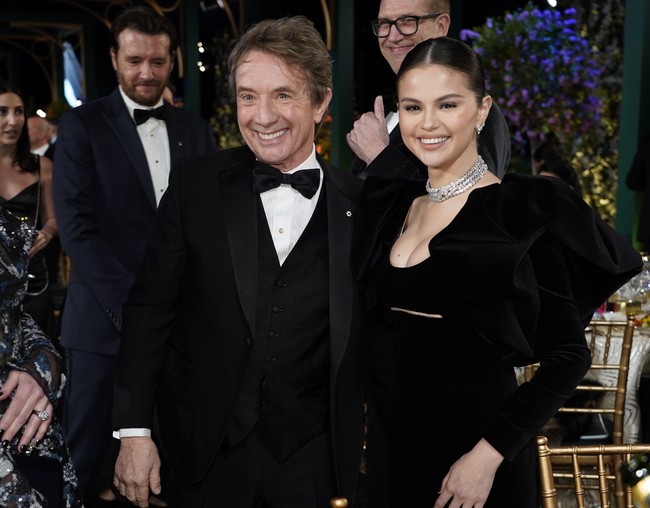 Selena Gomez tampil di karpet merah SAG (Screen Actors Guild) Awards 2022 yang digelar di Barker Hangar, Santa Monica, California, Minggu (27/2/2022). Foto: Chris Pizzello/Invision/AP/Chris Pizzello