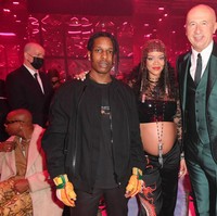 Peragaan busana Gucci yang digelar dalam rangkaian Milan Fashion Week baru-baru ini bertaburan bintang. Di tengah daftar tamu VIP, muncul nama Rihanna dan kekasihnya, rapper A$AP Rocky. (Foto: Getty Images for Gucci)