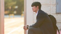 Melalui akun Instagram-nya, Ahn Bo Hyun mengunggah foto-foto dirinya mengenakan baju sekolah. Foto: (dok. Instagram @bohyunahn)
