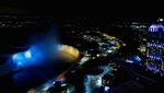 Saat Air Terjun Niagara Dihiasi Warna Bendera Ukraina