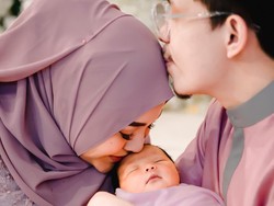 8 Foto Imutnya Baby Ameena Hanna, Anak Aurel & Atta, Pipinya Bikin Gemas!