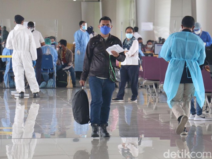 Pasca dikeluarkannya Surat Keputusan Ketua Satuan Tugas Penanganan COVID-19 Nomor 3 Tahun 2022, Bandar Udara Internasional Juanda kembali melayani dua penerbangan kedatangan internasional dari Brunei Darussalam, Senin (28/2/2022).