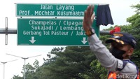 Sebelumnya, Pemprov Jabar bersama pihak kepolisian telah menyiapkan rekayasa lalu lintas saat persemian Jalan Prof Mochtar Kusumaatmadja. Namun, Pemprov Jabar dan kepolisian sepakat untuk membatalkan penerapan rekaya lalu lintas.  Proses persemian penandatanganan prasasti dilakukan di halaman kantor Inspektorat Jabar.