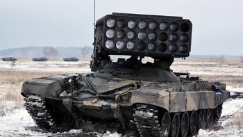 Ketika ditembakkan, ledakannya akan menyebarkan awan kimia di udara, seperti semprotan deodoran yang mematikan. Foto: Wikipedia