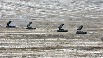 Rentetan roket TOS-1 akan melenyapkan apapun dalam jarak antara 200 sampai 300 meter dari zona ledakan, kata pakar militer Sebastian Roblin. Foto: Wikipedia