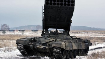 Awan gas ini bisa merembes ke mana-mana, ke bangunan dan lainnya, sebelum ledakan sekunder membakar awan tersebut, menyebabkan ledakan besar dan tahan lama. Ledakannya dapat mematikan manusia secara mengerikan, bahkan pelindung tubuh pun tak berguna. Foto: Wikipedia