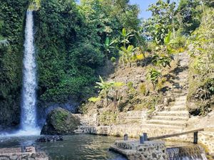 Menikmati Wisata Alam ke Curug Cigetruk di Cirebon