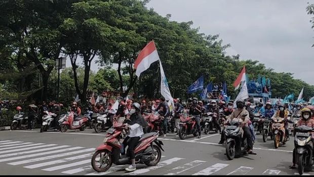 Demo Buruh Surabaya