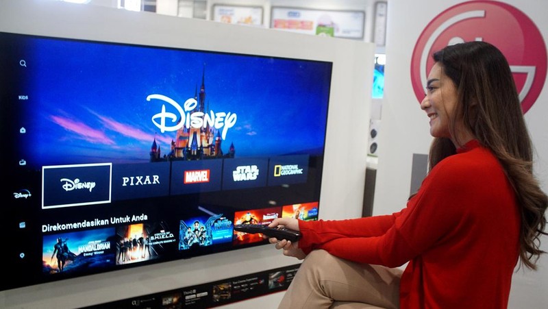 Ada kabar baik untuk pengguna smart TV milik LG di Indonesia. Aplikasi Disney+ Hotstar yang sudah lama dinanti akhirnya tersedia resmi.
Ya, sejak hadir September 2020, Disney+ Hotstar belum menyediakan aplikasinya untuk WebOS di Tanah Air. Selama ini pengguna smart TV LG yang ingin mendownload Disney+ Hotstar harus mengubah region ke India.