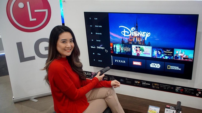 Ada kabar baik untuk pengguna smart TV milik LG di Indonesia. Aplikasi Disney+ Hotstar yang sudah lama dinanti akhirnya tersedia resmi.
Ya, sejak hadir September 2020, Disney+ Hotstar belum menyediakan aplikasinya untuk WebOS di Tanah Air. Selama ini pengguna smart TV LG yang ingin mendownload Disney+ Hotstar harus mengubah region ke India.