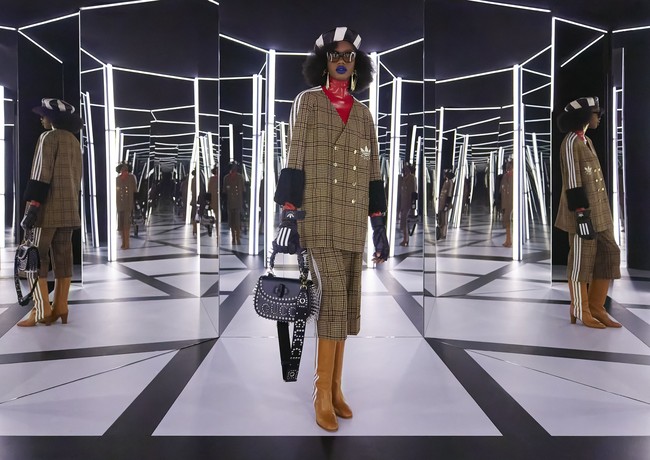 Fashion show kolaborasi Gucci dengan Adidas untuk koleksi musim dingin 2022. Foto: Dok. Gucci.