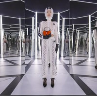 Fashion show kolaborasi Gucci dengan Adidas untuk koleksi musim dingin 2022. Foto: Dok. Gucci.