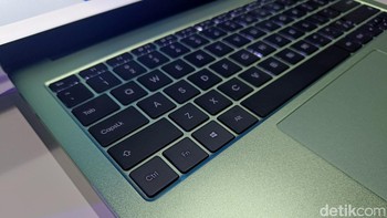 Laptop ini juga hadir dalam pilihan warna baru yaitu Real Green yang senada dengan Realme GT 2 series. Foto: Virgina Maulita Putri/detikINET