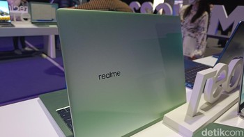 Selanjutnya ada Realme Book Prime, versi baru dari Realme Book yang membawa sedikit peningkatan di spesifikasinya. Foto: Virgina Maulita Putri/detikINET