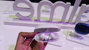 Perangkat ini dilengkapi fitur seperti active noise cancellation, 10mm dynamic Bass Boost drivers, dual mic noise cancellation, dan rating IPX5. Foto: Virgina Maulita Putri/detikINET