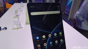 Ada juga tablet misterius yang mejeng di booth Realme. Tablet ini memiliki ukuran yang cukup kecil, sekitar 8 inch. Foto: Virgina Maulita Putri/detikINET