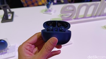 Baterainya berkapasitas 546 mAh dan jika digabungkan dengan charging casenya TWS ini diklaim bisa bertahan hingga 30 jam. Foto: Virgina Maulita Putri/detikINET