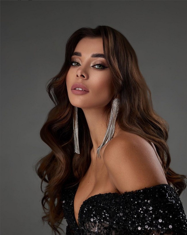 Selain menyandang gelar Miss Universe Ukraina, Hann Nepliakh juga pernah juara di kontes kecantikan lainnya dan memegang titel Miss International Ukraine 2017. Foto: Instagram/@neplyah