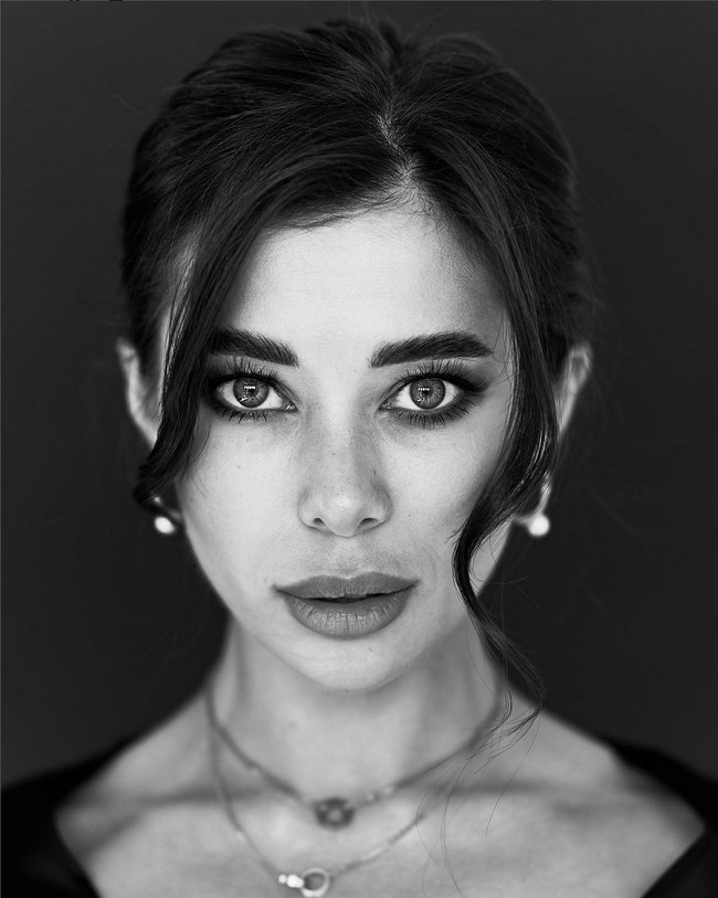 Hanna Nepliakh lahir di Dnipro, Ukraina. Pada 2020, ia pindah ke Odessa dan terakhir pindah lagi ke Kyiv, ibukota Ukraina yang pertama kali diserang Rusia. Foto: Instagram/@neplyah